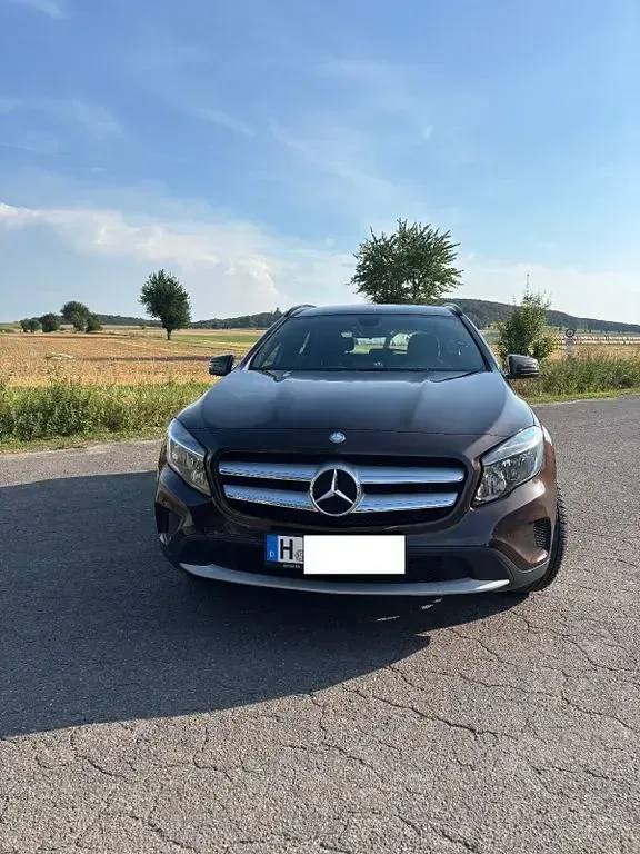 Gebraucht Mercedes GLA200 Style 156 PS (114 kW) 2014 Braun SUV
