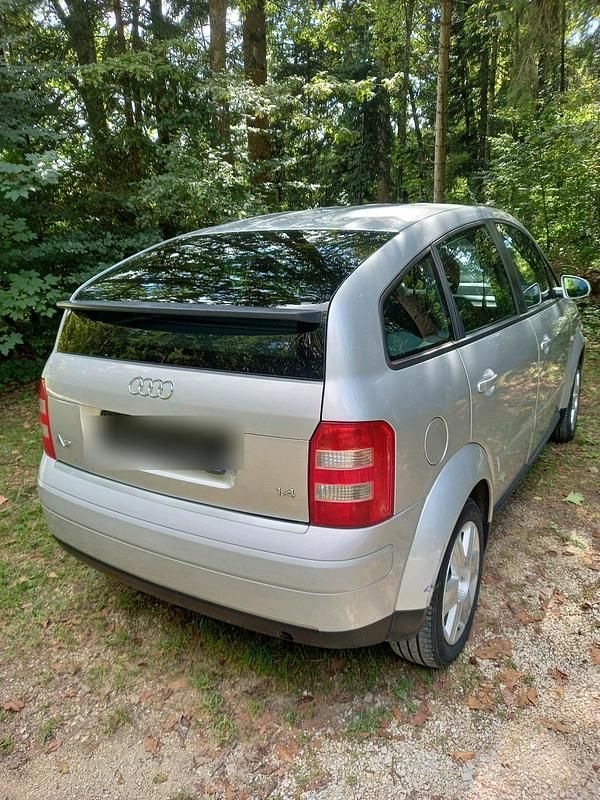 Grau Gebraucht 2005 Audi A2 Kleinwagen | 2.199 € (Fairer Preis) - Bild 1/4