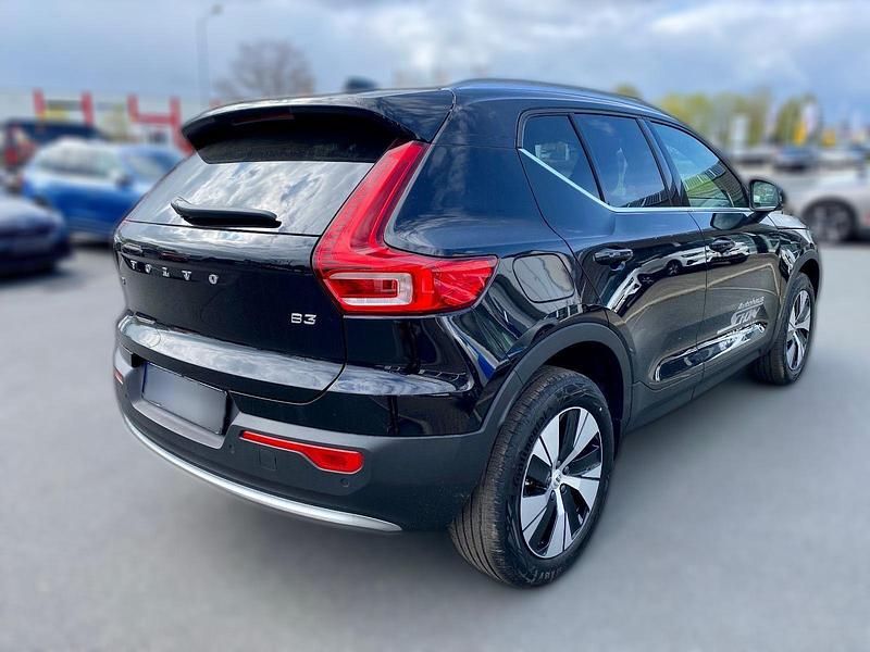 Gebraucht Volvo XC40 Plus 163 PS (119 kW) 2023 Schwarz metallic SUV