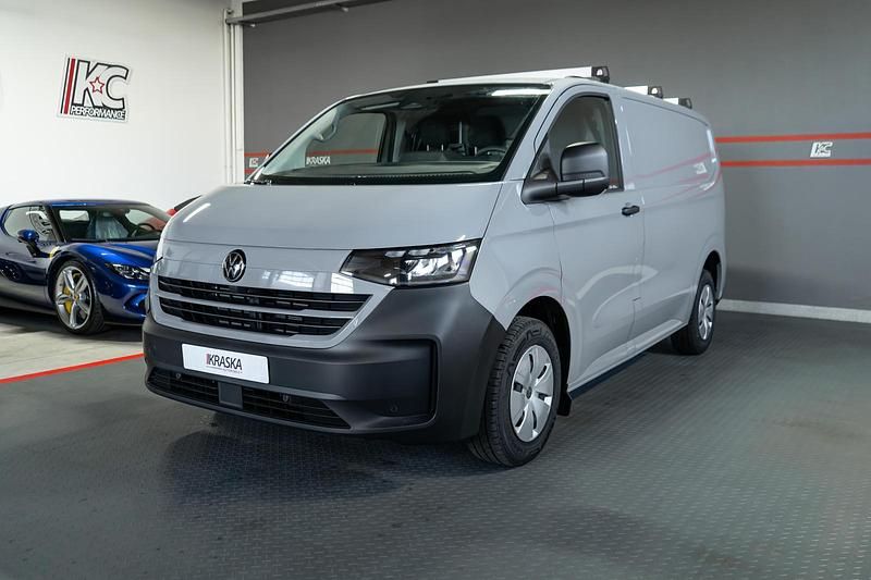 Neu VW T6.1 100 kW (136 PS) 2026 Stone grey Van
