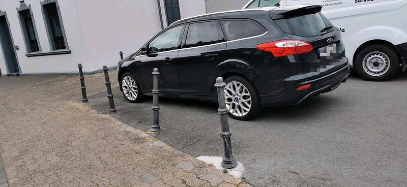 Schwarz Gebraucht 2013 Ford Focus ST-Line Kombi | 4.750 € (Fairer Preis) - Bild 1/4