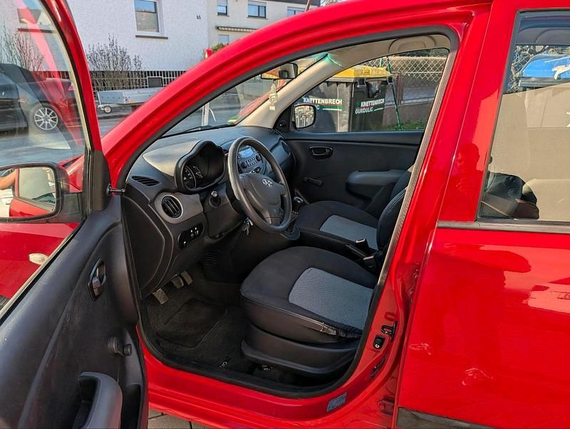 Gebraucht Hyundai i10 49 PS (36 kW) 2010 Rot Kleinwagen