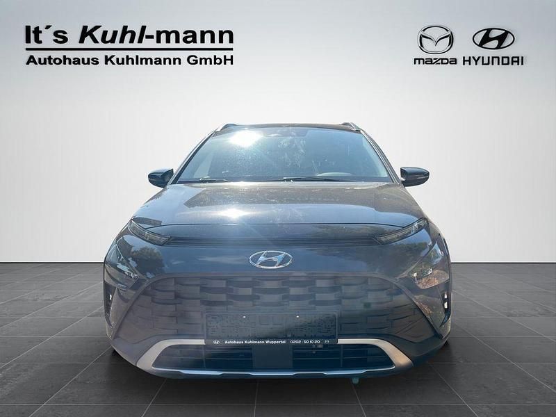 Grau Gebraucht 2022 Hyundai Bayon Trend SUV | 17.790 € (Guter Preis) - Bild 1/4