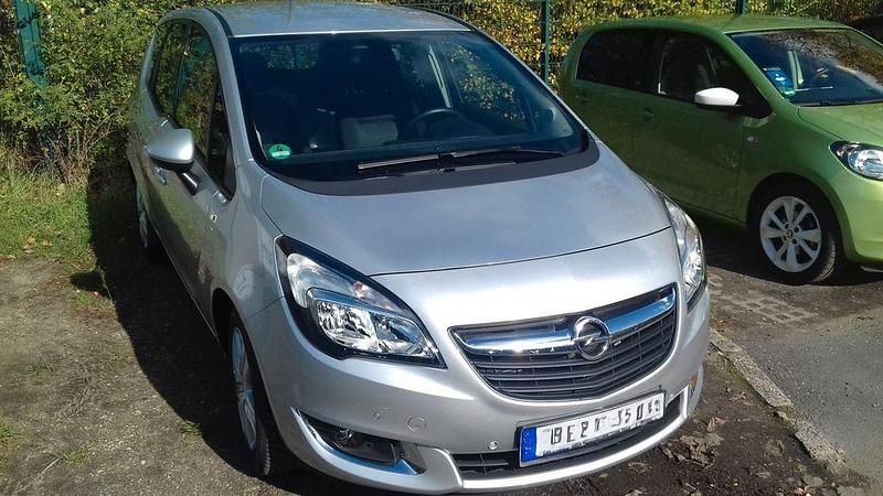Silber Gebraucht 2016 Opel Meriva drive Van / Kleinbus | 5.999 € (Guter Preis) - Bild 1/4