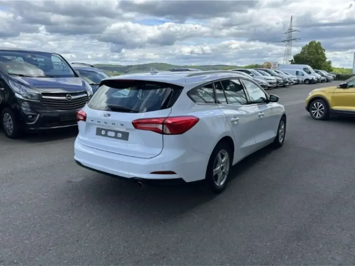 Używany Ford Focus Cool & Connect 95 KM (69 kW) 2019 Biały Kombi