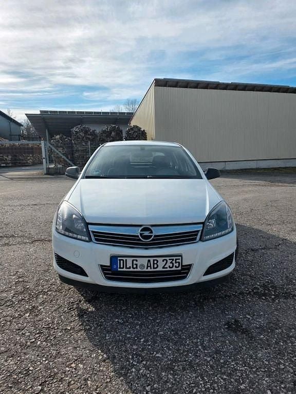 Schwarz Gebraucht 2009 Opel Astra Edition Limousine | 1.150 € (Superpreis) - Bild 1/4