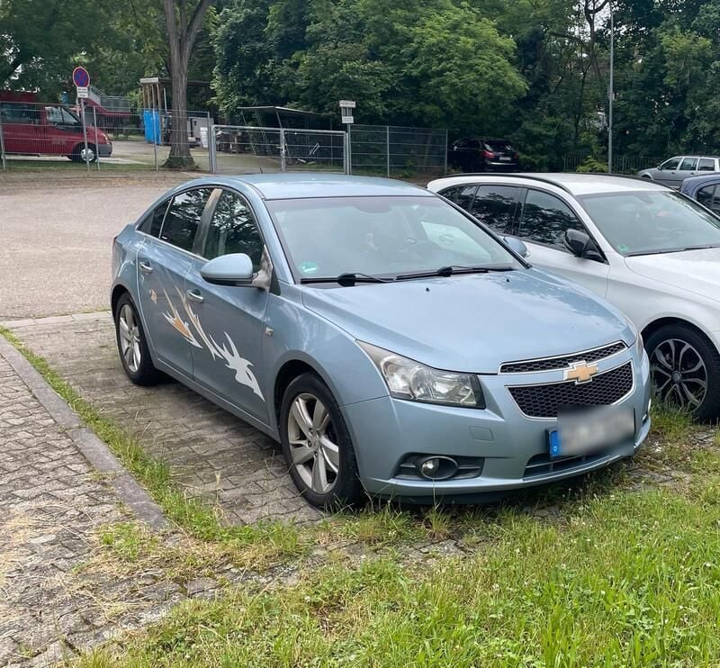 Blau Gebraucht 2011 Chevrolet Cruze Limousine | 3.999 € (Fairer Preis) - Bild 1/4