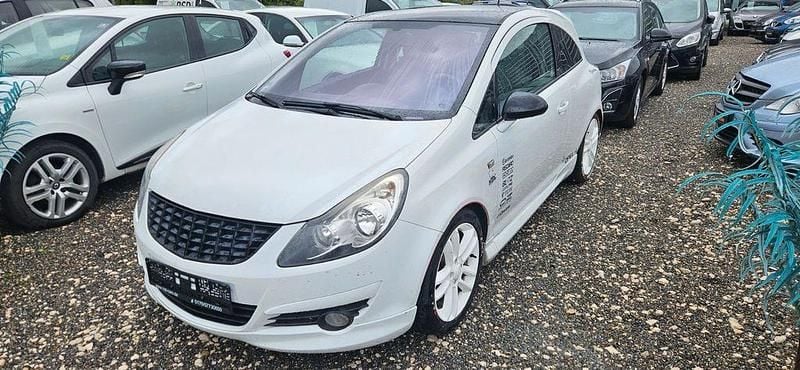 Weiß Gebraucht 2009 Opel Corsa Edition Coupé | 2.690 € (Guter Preis) - Bild 1/4