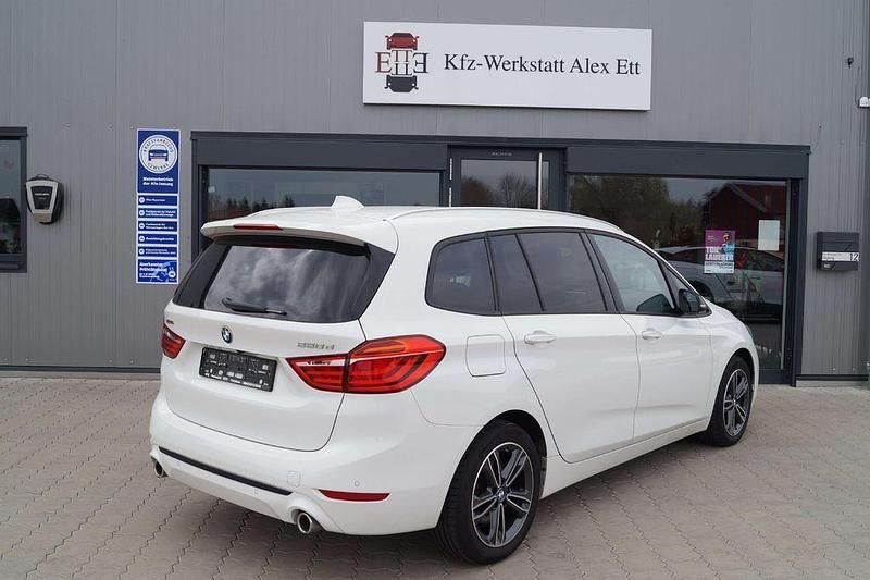 Gebraucht BMW 220 Sport Line 190 PS (139 kW) 2020 Weiß Van / Kleinbus