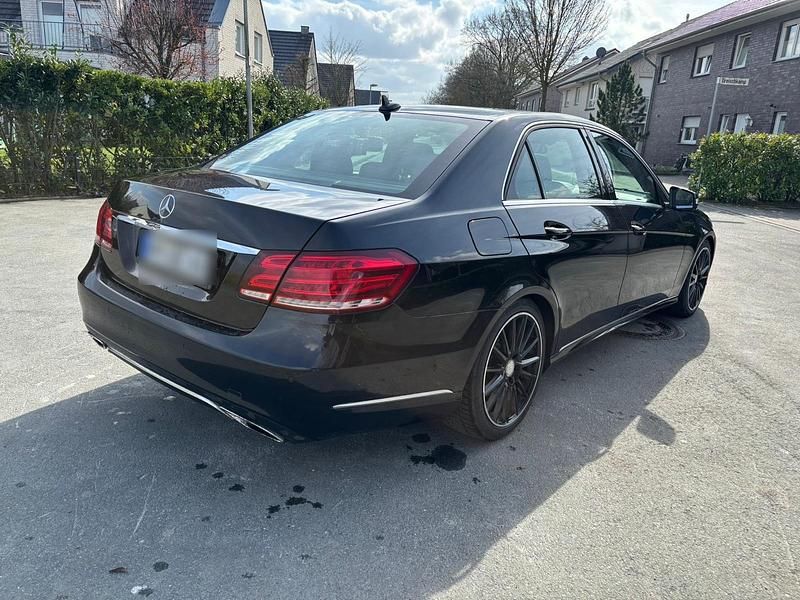 Gebraucht Mercedes E300 Avantgarde 231 PS (169 kW) 2014 Schwarz Limousine