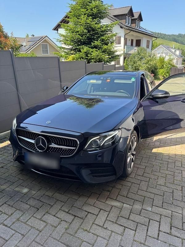 Blau Gebraucht 2020 Mercedes E300 Kombi | 22.500 € (Fairer Preis) - Bild 1/4