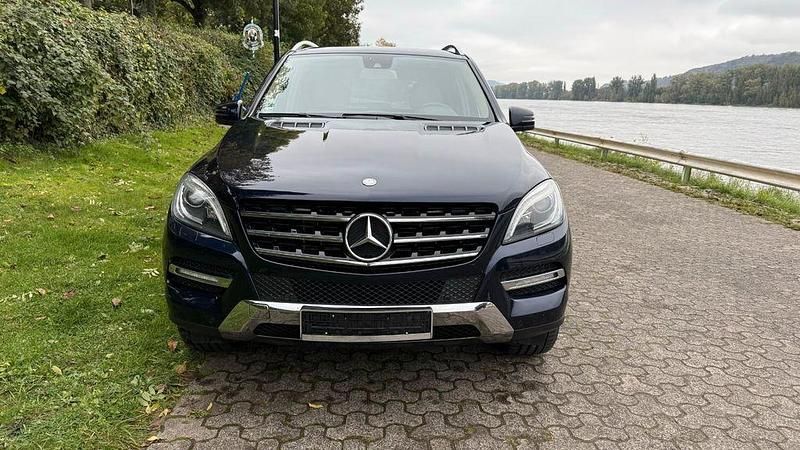 Gebraucht Mercedes ML350 258 PS (189 kW) 2012 Blau SUV