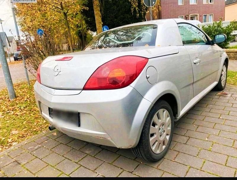 Second-hand Opel Tigra 90 CP (66 kW) 2000 Coupe