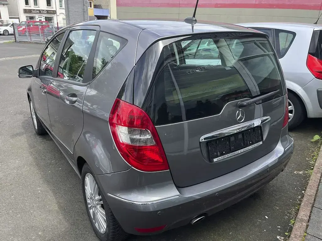 Gebraucht Mercedes A160 95 PS (69 kW) 2010 Grau Limousine