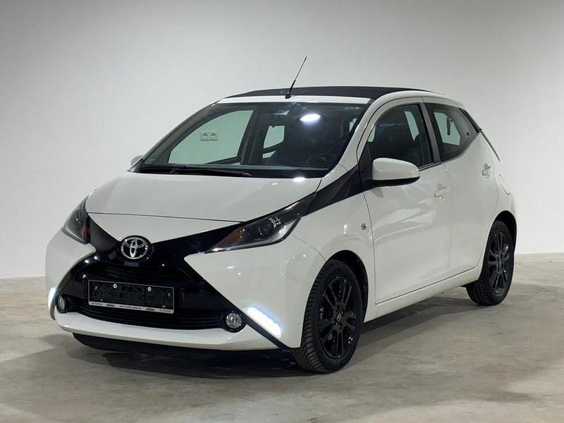 Gebraucht Toyota Aygo X-wave 69 PS (50 kW) 2016 Schneeweiß Kleinwagen