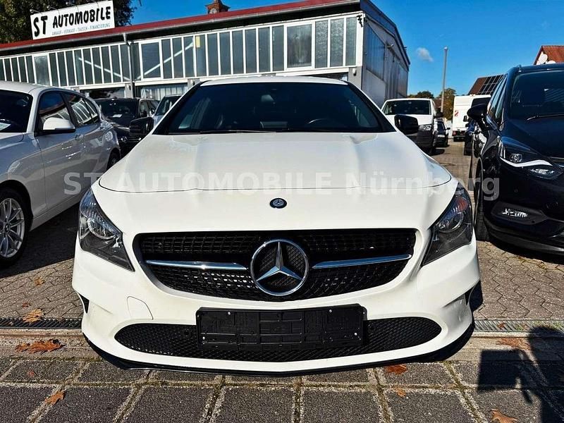Gebraucht Mercedes CLA200 156 PS (114 kW) 2016 Calcitweiss/zirrusweiss Kombi