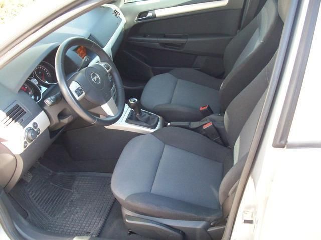Gebraucht Opel Astra Edition 110 PS (80 kW) 2008 Silber metallic Kombi
