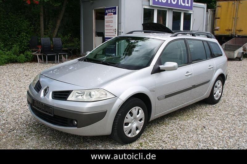 Silber Gebraucht 2006 Renault Mégane II Limousine | 2.990 € (Teuer) - Bild 1/4