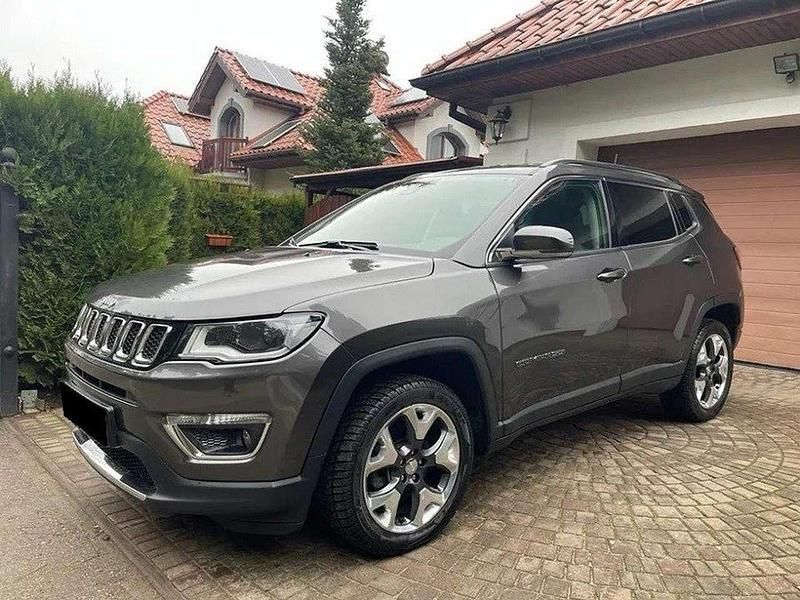 Grau Gebraucht 2018 Jeep Compass SUV | 13.000 € (Fairer Preis) - Bild 1/4