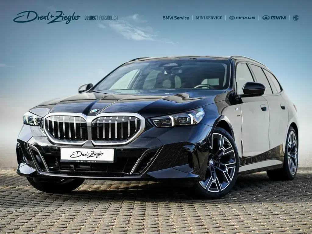 Gebraucht BMW 520 M Sport 197 PS (144 kW) 2025 Saphirschwarzmetallic Kombi