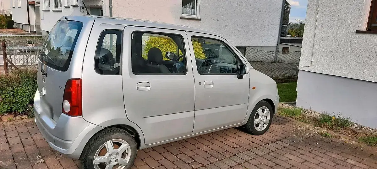 Gebraucht Opel Agila 75 PS (55 kW) 2004 Silber Van / Kleinbus