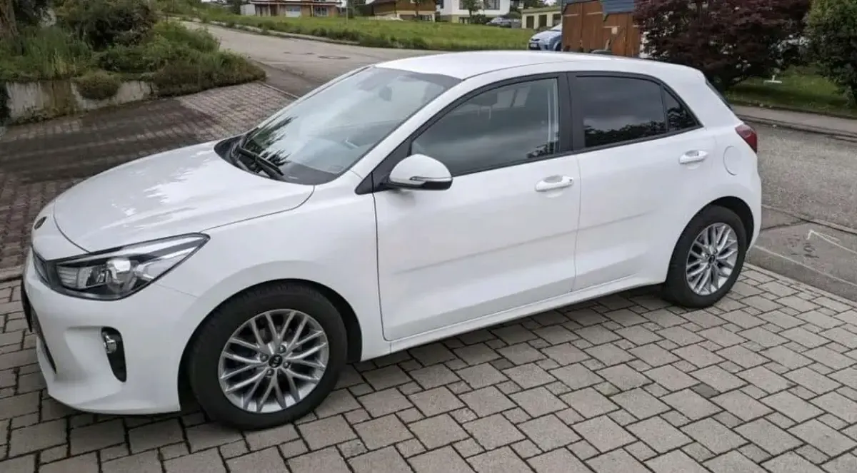Gebraucht Kia Rio DREAM-TEAM Edition 99 PS (72 kW) 2017 Weiß Kleinwagen