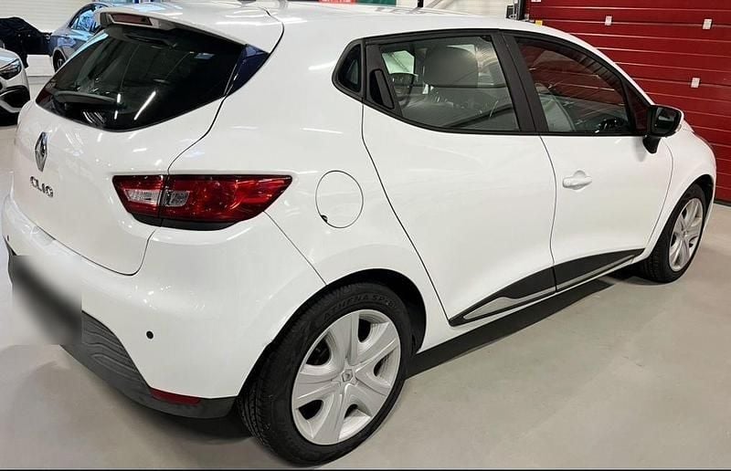 Gebraucht Renault Clio IV Authentique 73 PS (53 kW) 2015 Weiß Kleinwagen