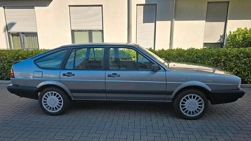 Gebraucht VW Passat 75 PS (55 kW) 1986 Silber Limousine