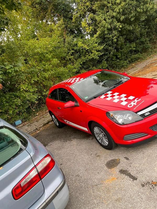 Rot Gebraucht 2009 Opel Astra Coupé | 2.390 € (Fairer Preis) - Bild 1/4
