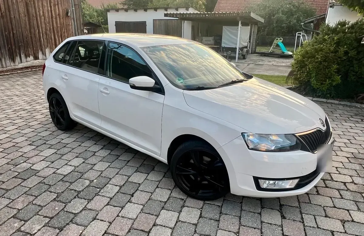 Gebraucht Skoda Rapid 110 PS (80 kW) 2016 Weiß Kleinwagen