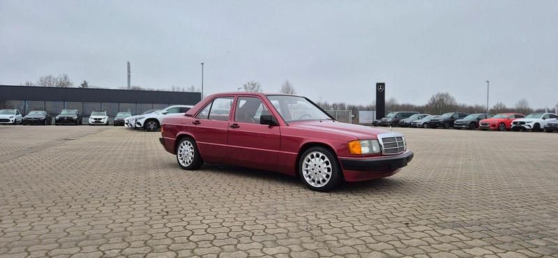 Gebraucht Mercedes 190 109 PS (80 kW) 1992 Rot Limousine