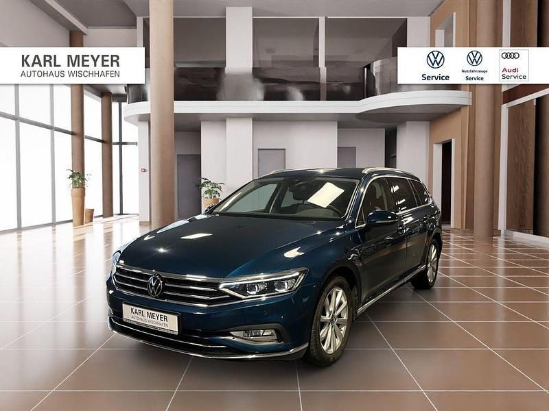 Blau Gebraucht 2022 VW Passat Elegance Kombi | 25.438 € (Teuer) - Bild 1/4