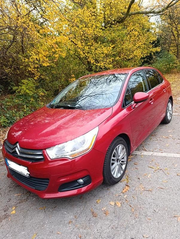 Rot Gebraucht 2012 Citroën C4 SELECTION Limousine | 3.690 € (Fairer Preis) - Bild 1/4