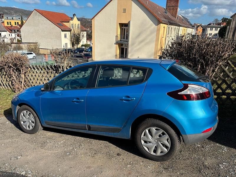 Gebraucht Renault Mégane III 110 PS (80 kW) 2015 Blau Kleinwagen