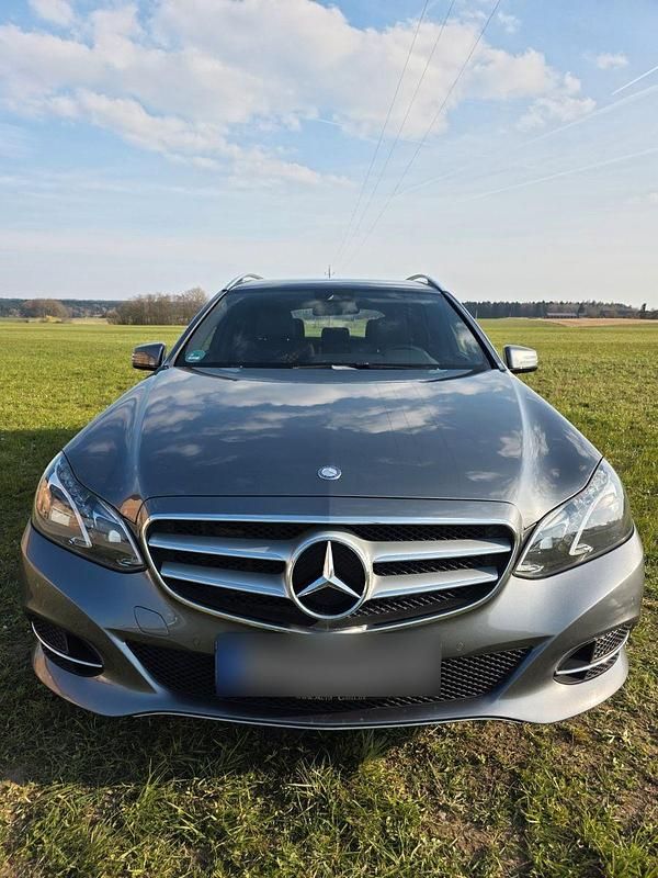 Gebraucht Mercedes E220 170 PS (125 kW) 2015 Grau Kombi