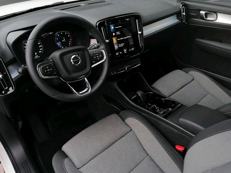 Gebraucht Volvo XC40 Plus 129 PS (94 kW) 2024 Weiß SUV