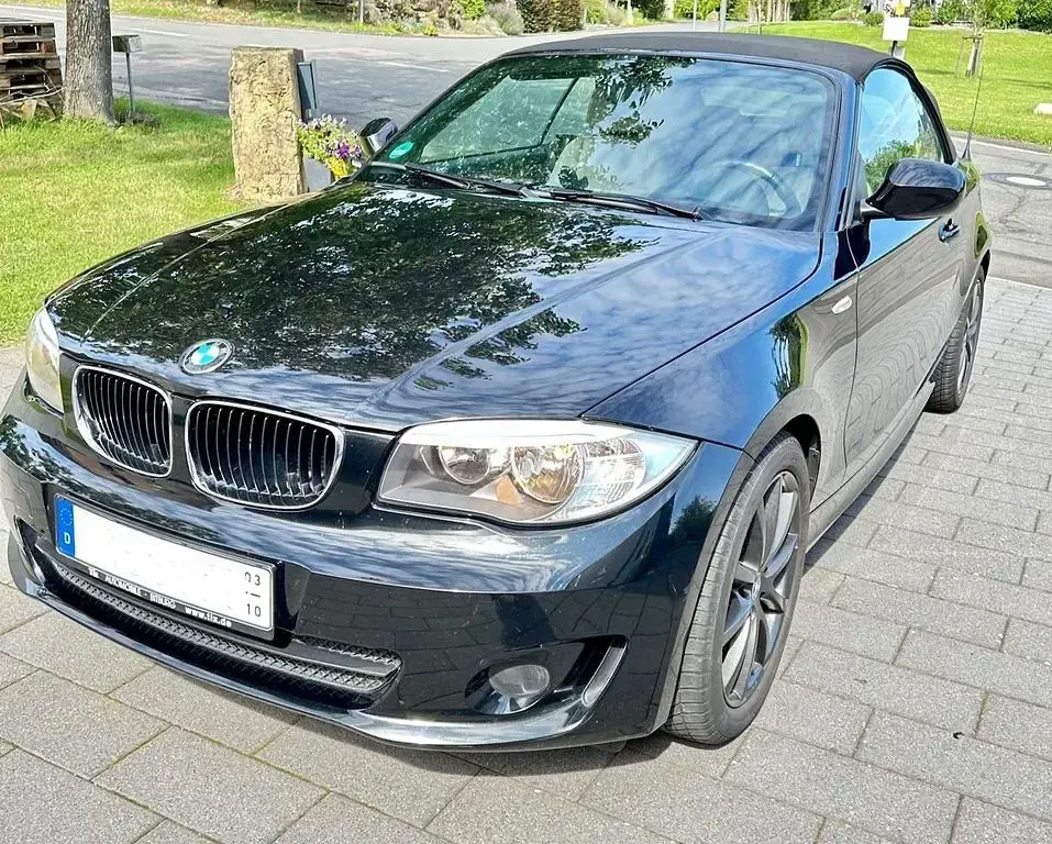 Gebraucht BMW 118 Cabriolet Sport Line 143 PS (105 kW) 2011 Schwarz Cabrio