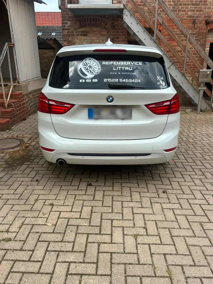 Gebraucht BMW 218 Gran Tourer Sport Line 150 PS (110 kW) 2017 Weiß Van / Kleinbus