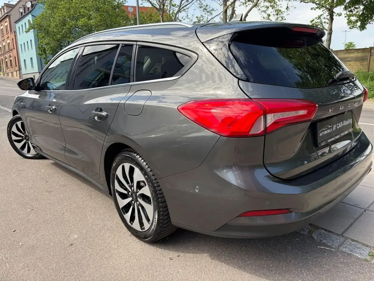 Gebraucht Ford Focus 120 PS (88 kW) 2019 Grau Kombi