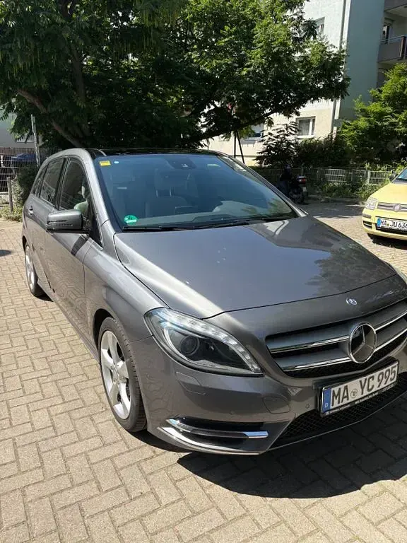 Gebraucht Mercedes B250 211 PS (155 kW) 2013 Grau Kleinwagen