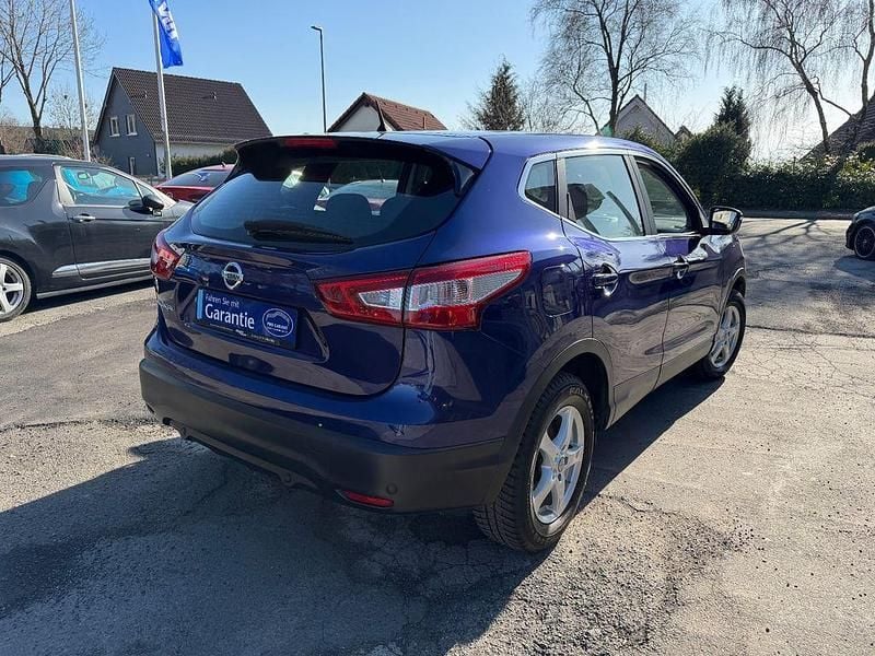Gebraucht Nissan Qashqai Acenta 116 PS (85 kW) 2016 Blau SUV