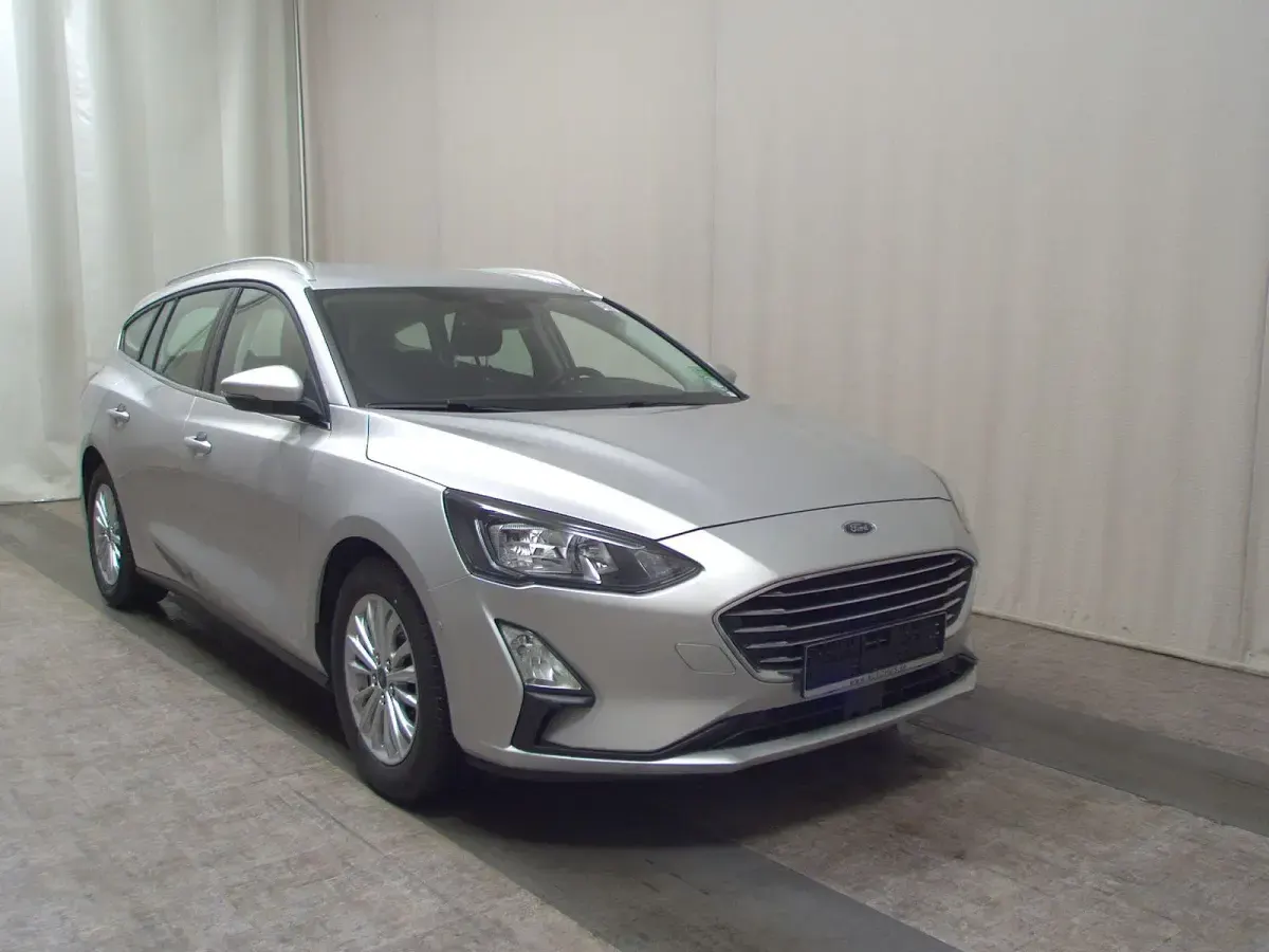 Begagnad Ford Focus Titanium 125 HK (91 kW) 2021 Silver Kombi