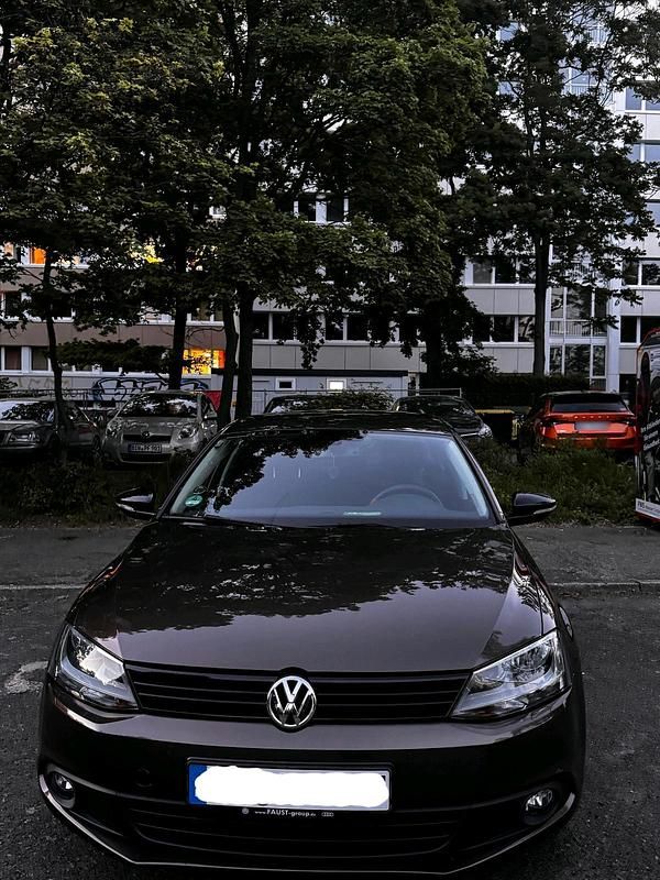 Second-hand VW Jetta 122 CP (89 kW) 2012 Maro Berlinǎ