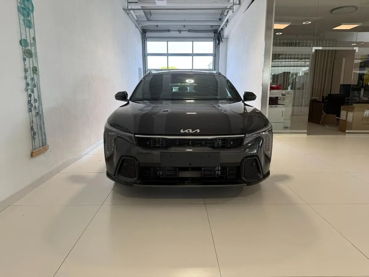 Neu Kia K4 GT-Line 150 PS (110 kW) 2026 (ag9) interstellar gray Limousine