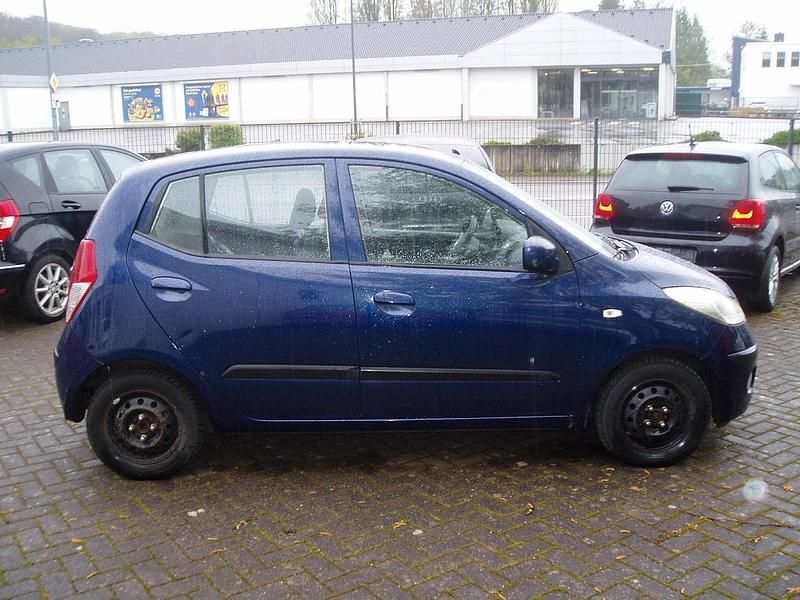 Gebraucht Hyundai i10 67 PS (49 kW) 2009 Blau Kleinwagen