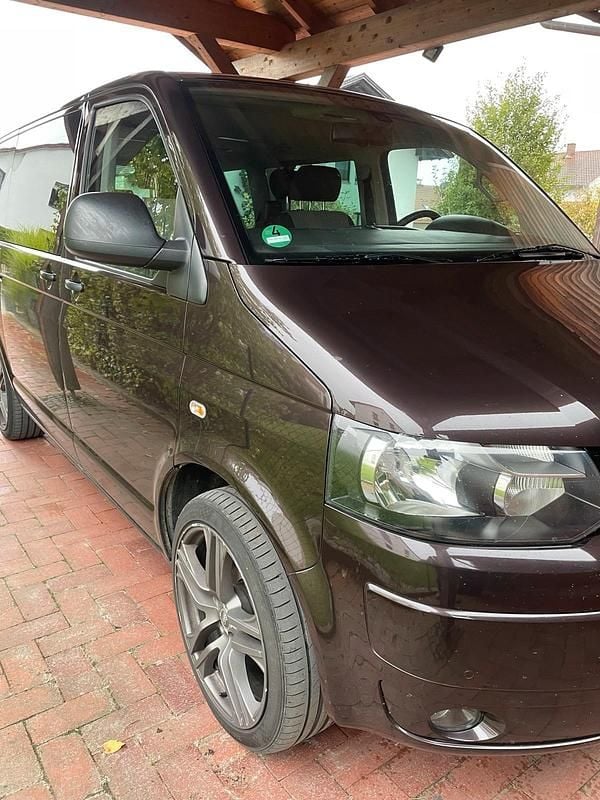 Braun Gebraucht 2011 VW Multivan Van | 22.000 € (Etwas zu teuer) - Bild 1/4