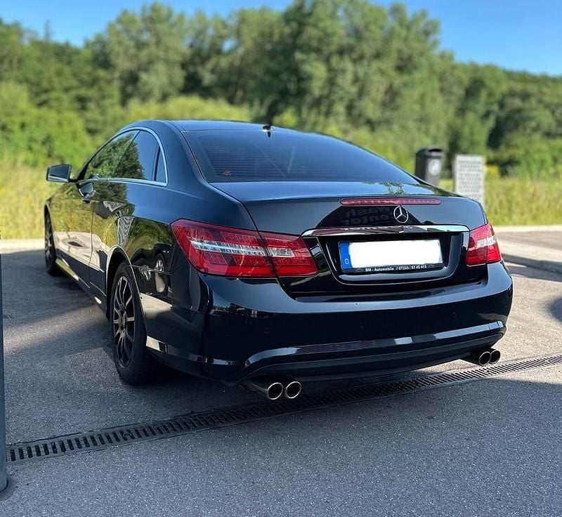 Gebraucht Mercedes E200 184 PS (135 kW) 2012 Schwarz Coupé