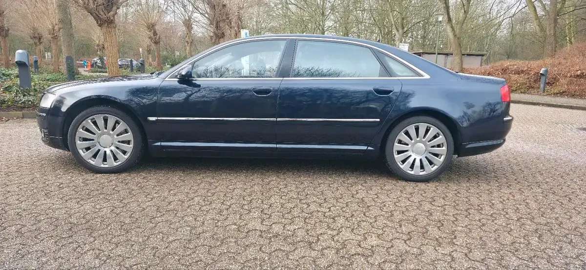 Second-hand Audi A8 450 CP (330 kW) 2005 Albastru Berlinǎ