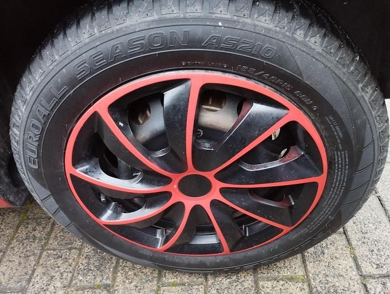 Second-hand Renault Twingo Expression 70 CP (51 kW) 2015 Roșu Hatchback