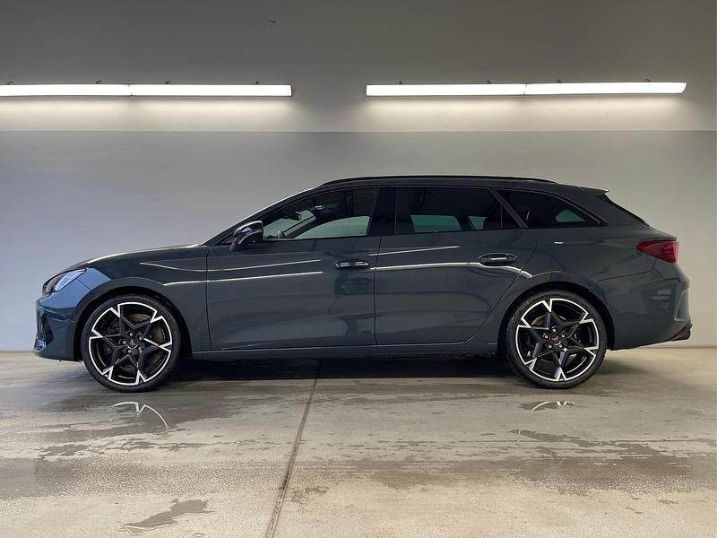Neu Cupra Leon VZ3 333 PS (244 kW) 2025 [9k9k] fiord blau [9k9k] fiord blau Kombi